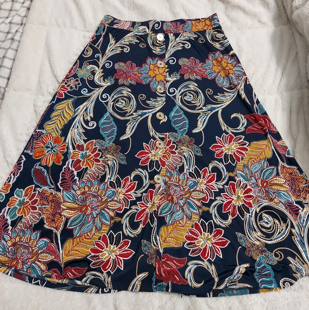NWOT womens modern attraction beautiful skirt